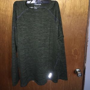 Reebok top sz l