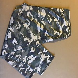 Fabletics Camo crop leggings size large
