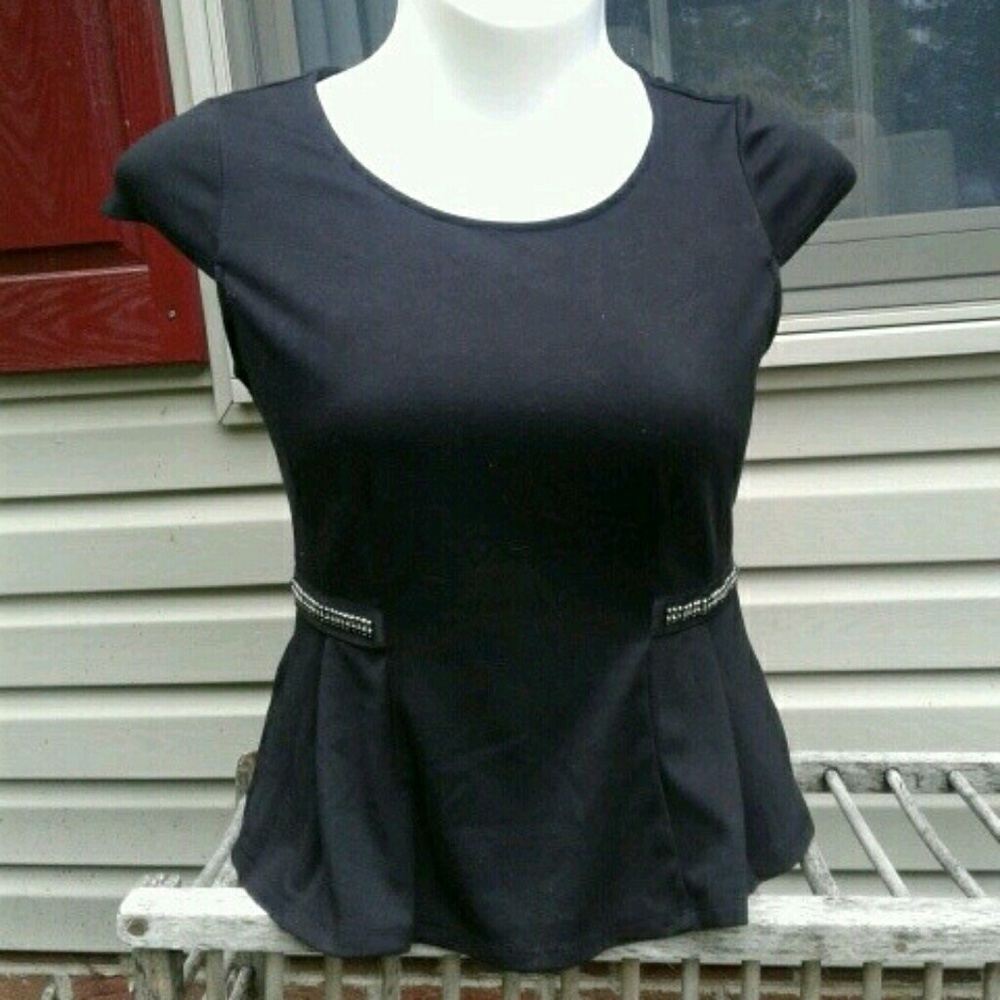 NWOT Elle classy top