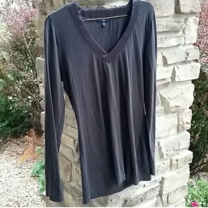 Gap v neck satin trim top