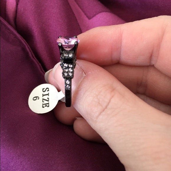 Pretty ring - Picture 2 of 4