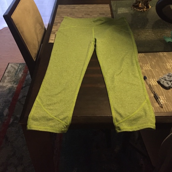 Fabletics green crops