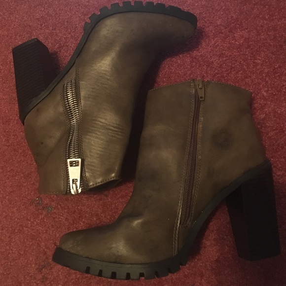 Brown boots - Picture 1 of 3