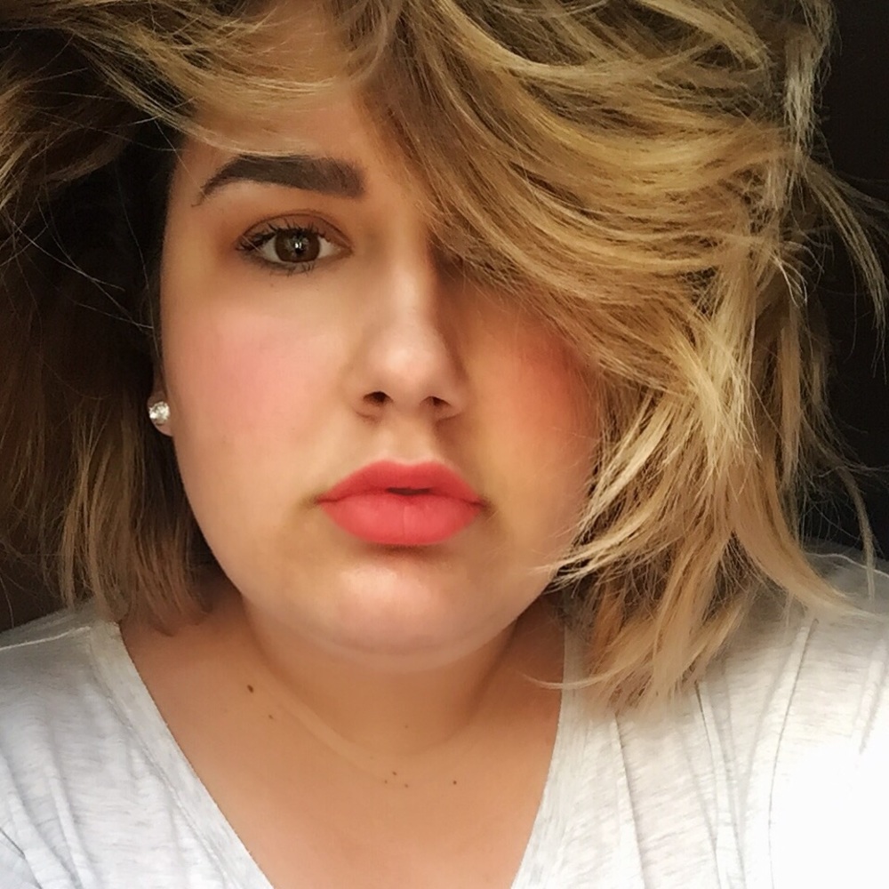 Meet your Posher, Olivia