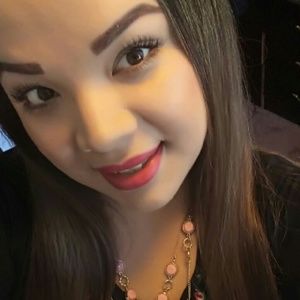 Meet your Posher, Alejandra