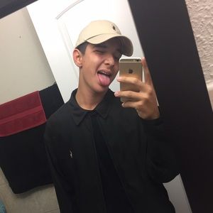 Meet your Posher, Emilio