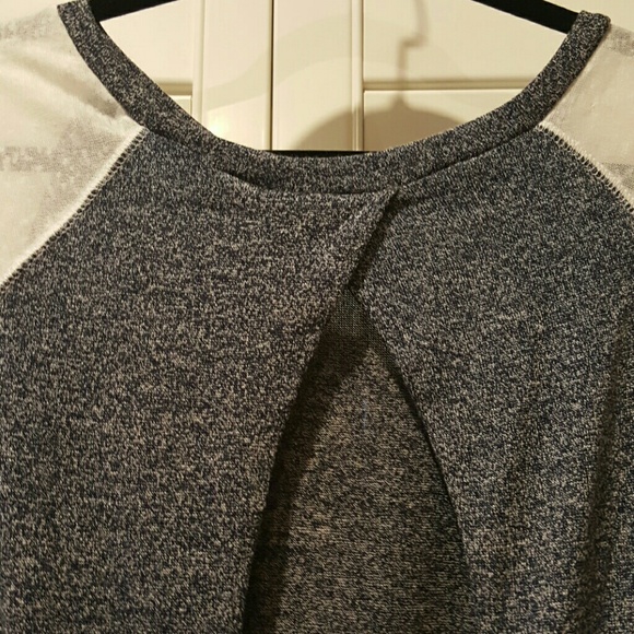 Blue and white Open back sweater - Picture 4 of 4