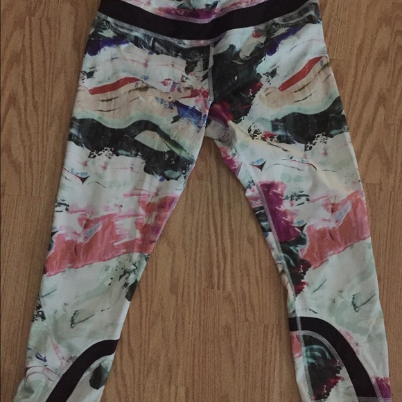 Lululemon run inspire crops
