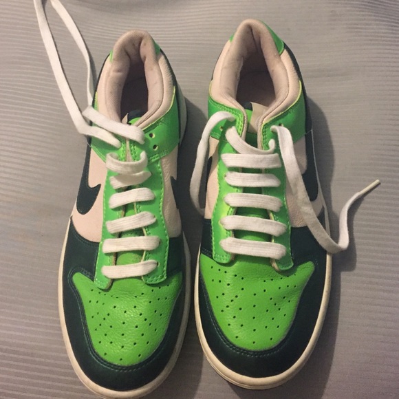Like new Nike sneakers size 7