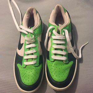 Like new Nike sneakers size 7
