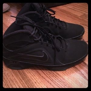 Size 9 Nike air basketball shoes,