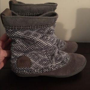 Women's Grey Sorel Sweater/Suede Boots