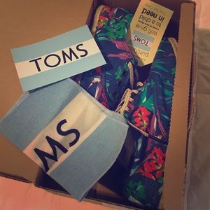TOMS Women's Cordones NWT 🌺