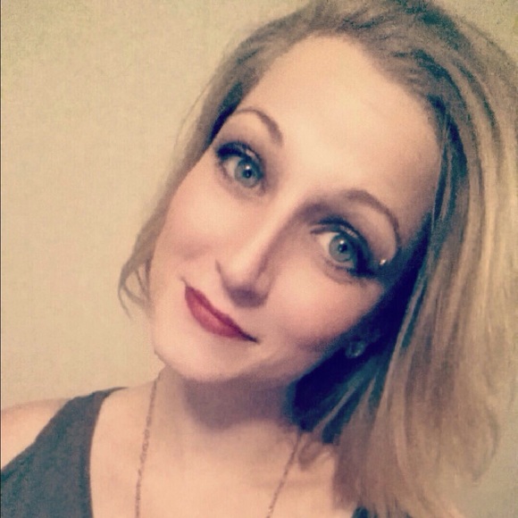 Meet your Posher, Kelsey - Picture 1 of 1