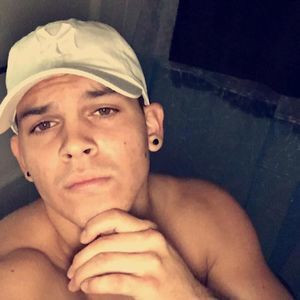 Meet your Posher, Dominic