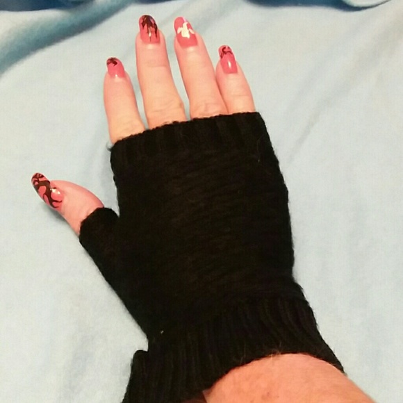 SALE Soft yarn knitted handwarmers, black - Picture 2 of 4