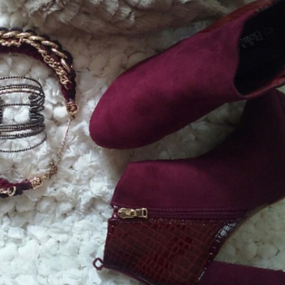 Burgundy botties
