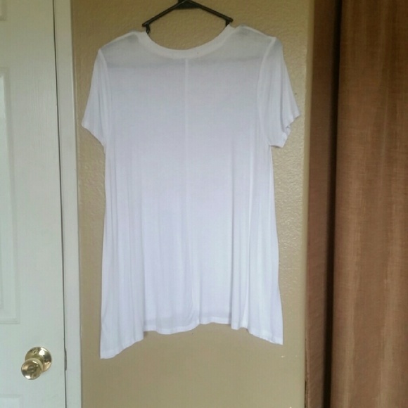 Simple T-shirt - Picture 4 of 4