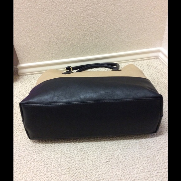 Large bag. NWOT - Picture 2 of 4