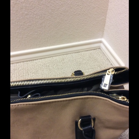 Large bag. NWOT - Picture 3 of 4