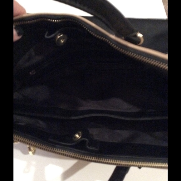 Large bag. NWOT - Picture 4 of 4