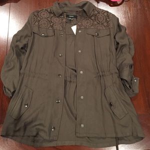 Green lightweight jacket with lace