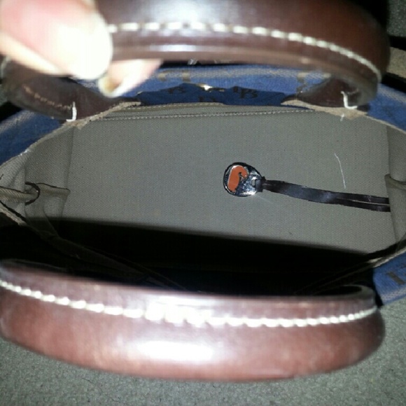 Dooney & Bourke - Picture 3 of 4