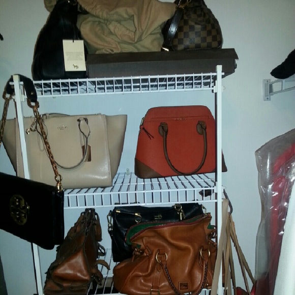 Dooney & Bourke - Picture 4 of 4