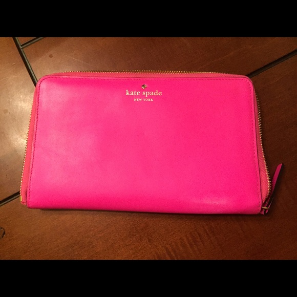 SOLD🚨🚨Kate spade wallet