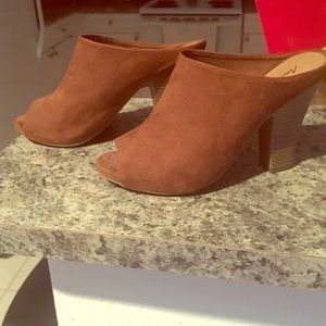 Brown open toed heeled shoes