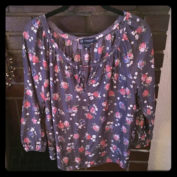 Three-quarter sleeve blouse with flower pattern.