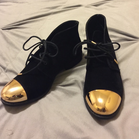 Shoes - 🎉🎉Black and Gold toe booties!!🎉🎉