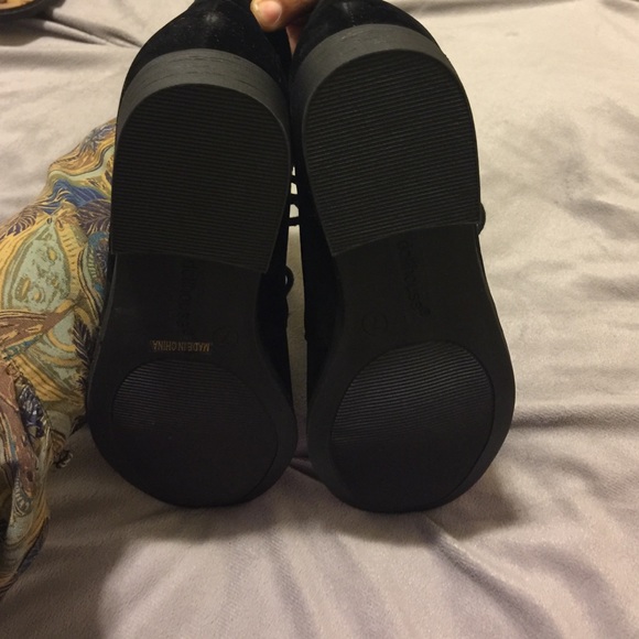 🎉🎉Black and Gold toe booties!!🎉🎉 - Picture 3 of 3