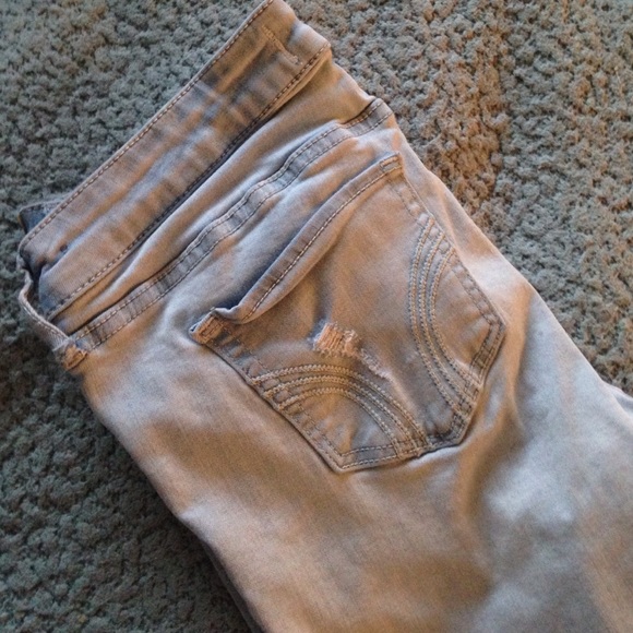 HOLLISTER-light wash-destroyed-super skinny jeans