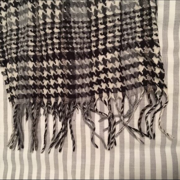 Patterned Scarf - Picture 3 of 3