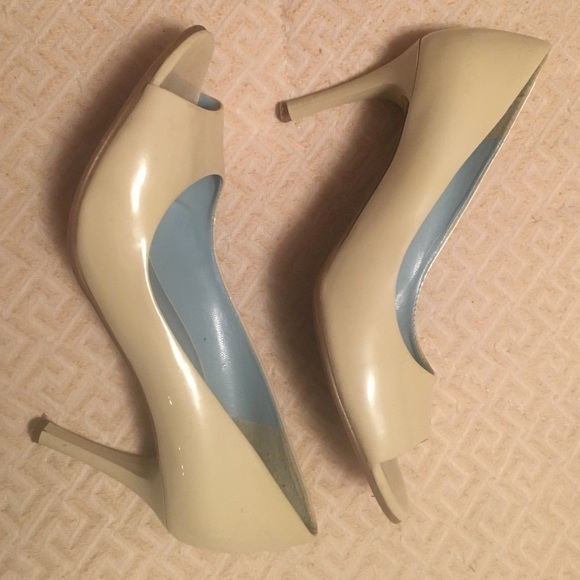 Nine West patent leather heels Size 6 1/2M Open Toe Barbiecore Light Cream Color - Picture 10 of 14