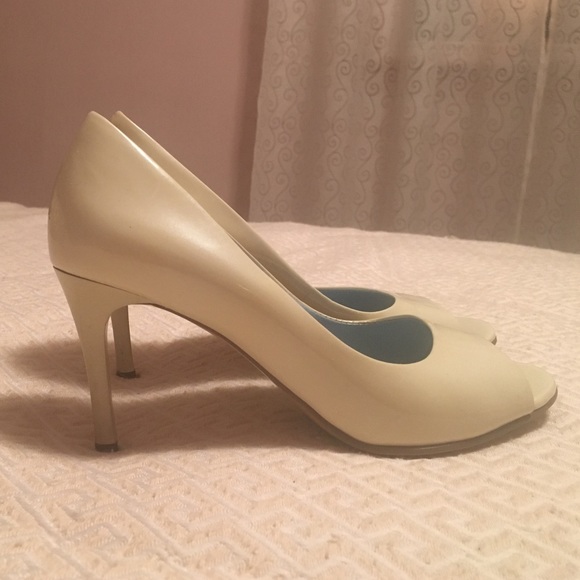 Nine West patent leather heels Size 6 1/2M Open Toe Barbiecore Light Cream Color - Picture 13 of 14