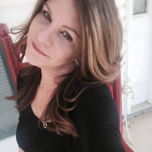 Meet your Posher, Lisa - Picture 1 of 1