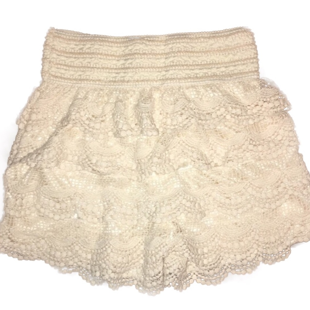 M U.S.A Ivory Elastic Waist Tiered Lace Shorts M/L