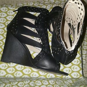 SALE!!!Studded open toe wedge heel