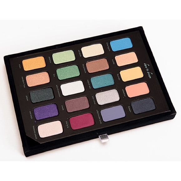 ❌ SOLD ❌ SEPHORA X DISNEY ARIEL STORYLOOK - Picture 2 of 4