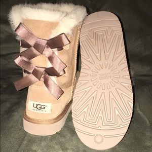 Brand new bow tie Uggs