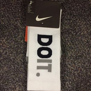 NIKE Just Do It mid socks