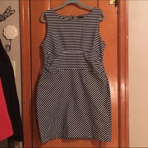 Black and white Gap dress