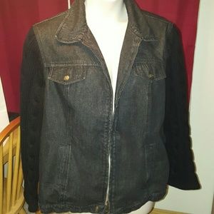 Super cute zip up front jean jacket.