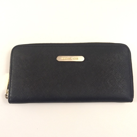 Michael Kors Zip Wallet