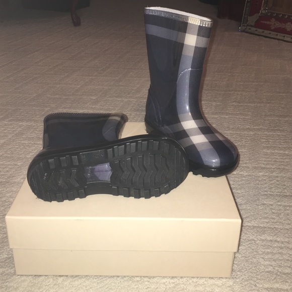HP✨CHILDREN BURBERRY RAINBOOTS (2 available) - Picture 2 of 4