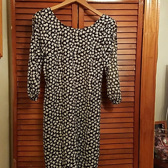 Cute detailed dress NWOT