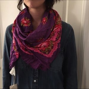 Roses Scarf