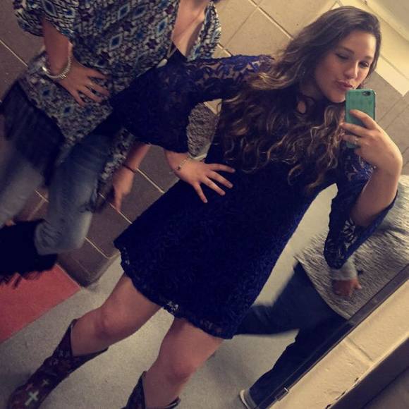 Meet your Posher, Courtney - Picture 1 of 1